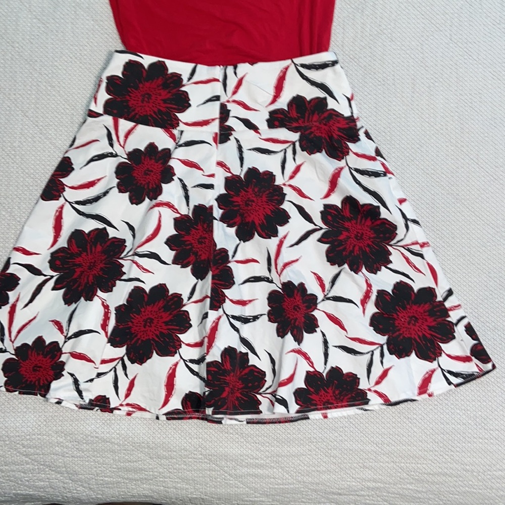 NYCC red black and white skirt and free T-shirt - Picture 6 of 7